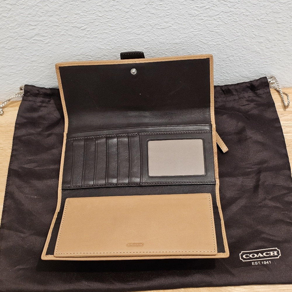 Coach Tri-fold Checkbook Wallet, Coach Dust Bag, GUC, Size Large - Picture 10 of 12